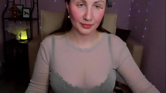 Image 3 of helens_lov Stream on Chaturbate on 26 days ago