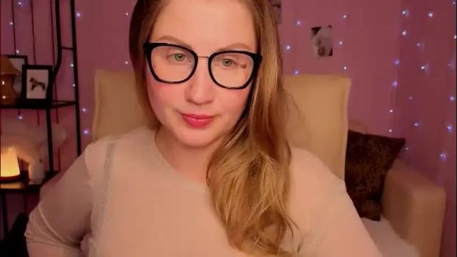 Image 8 of helens_lov Stream on Chaturbate on 2 months ago