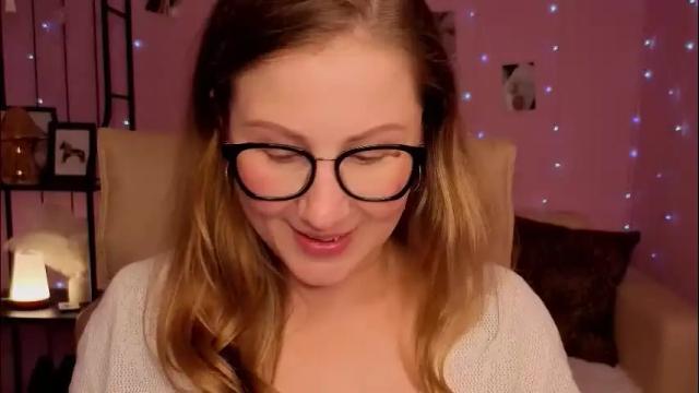 Image 10 of helens_lov Stream on Chaturbate on 2 months ago