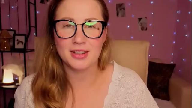 Image 4 of helens_lov Stream on Chaturbate on 2 months ago