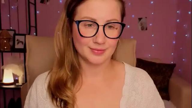 Image 7 of helens_lov Stream on Chaturbate on 2 months ago