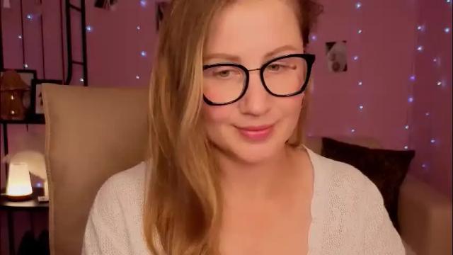 Image 8 of helens_lov Stream on Chaturbate on 2 months ago