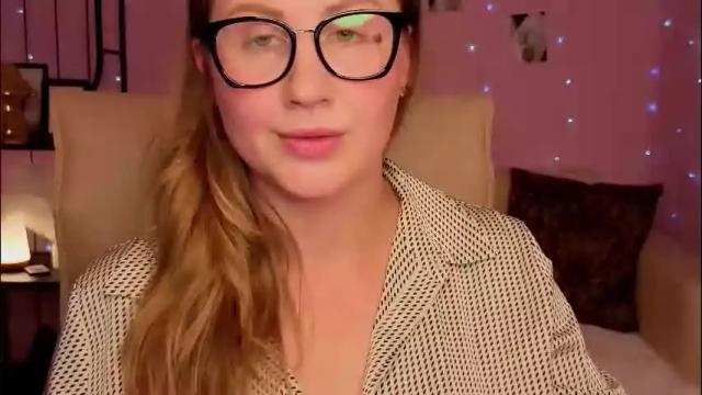 Image 4 of helens_lov Stream on Chaturbate on 2 months ago