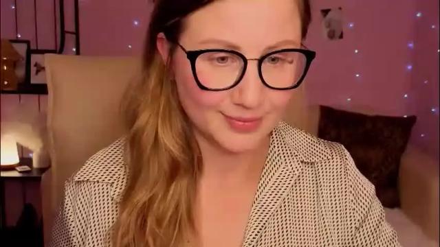 Image 7 of helens_lov Stream on Chaturbate on 2 months ago