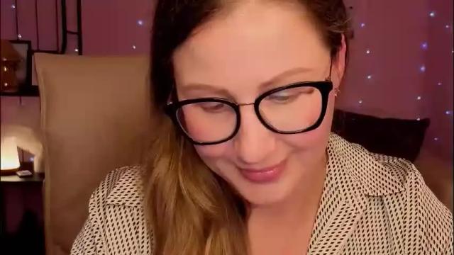 Image 8 of helens_lov Stream on Chaturbate on 2 months ago