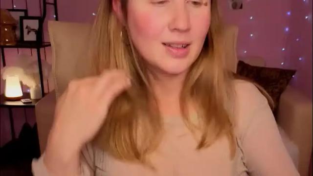 Image 10 of helens_lov Stream on Chaturbate on 2 months ago