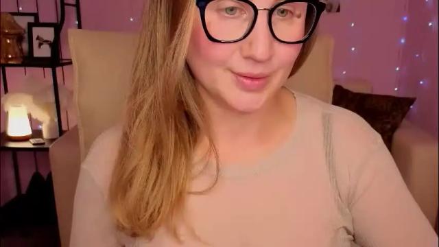 Image 11 of helens_lov Stream on Chaturbate on 2 months ago