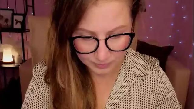 Image 3 of helens_lov Stream on Chaturbate on 2 months ago