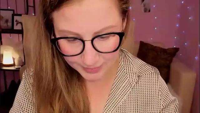 Image 7 of helens_lov Stream on Chaturbate on 2 months ago