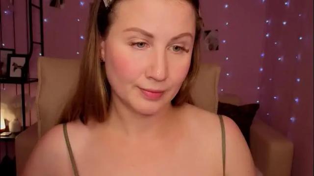 Image 11 of helens_lov Stream on Chaturbate on 2 months ago