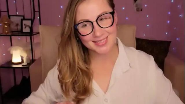 Image 2 of helens_lov Stream on Chaturbate on 2 months ago