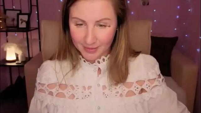 Image 3 of helens_lov Stream on Chaturbate on 2 months ago