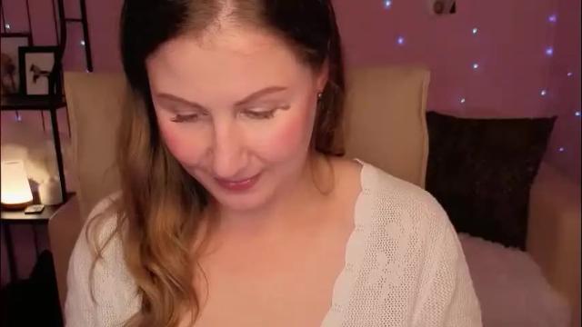 Image 3 of helens_lov Stream on Chaturbate on 2 months ago