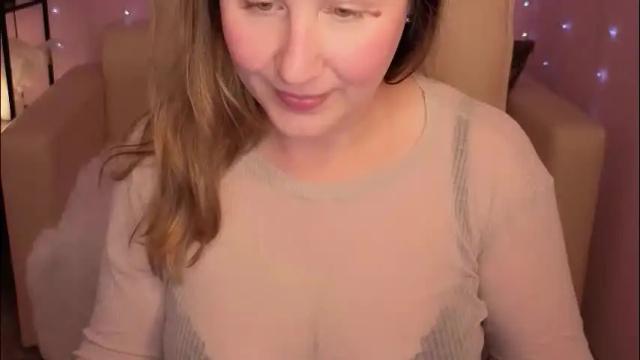 Image 3 of helens_lov Stream on Chaturbate on 1 month ago