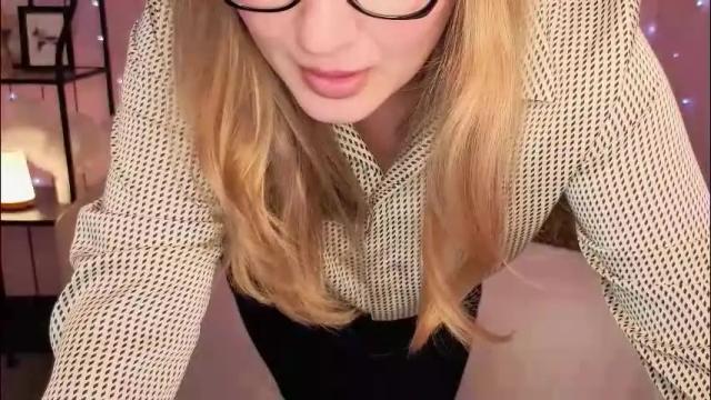 Image 8 of helens_lov Stream on Chaturbate on 1 month ago