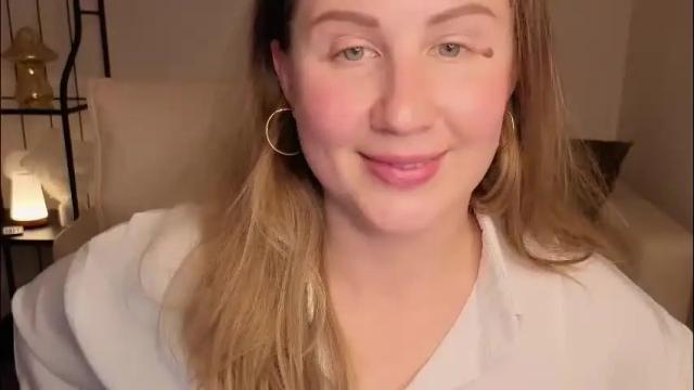 Image 4 of helens_lov Stream on Chaturbate on 1 month ago