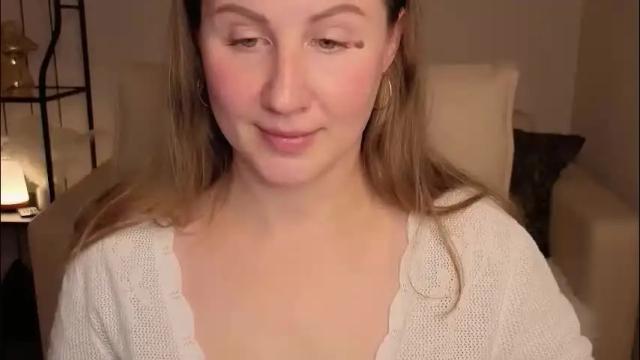 Image 2 of helens_lov Stream on Chaturbate on 1 month ago