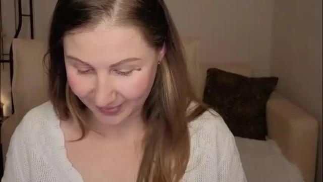 Image 7 of helens_lov Stream on Chaturbate on 2 days ago