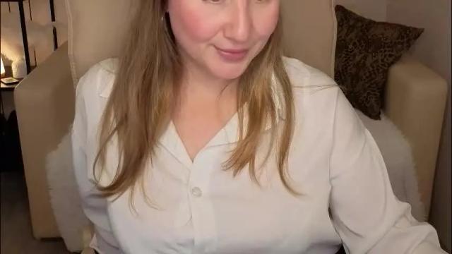 Image 4 of helens_lov Stream on Chaturbate on 2 months ago