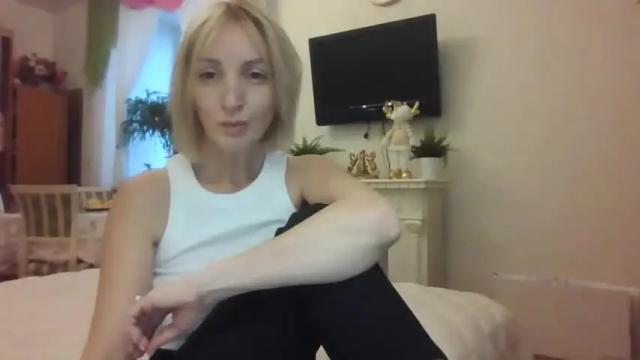 Image 2 of helgayellow Stream on Chaturbate on 18 months ago