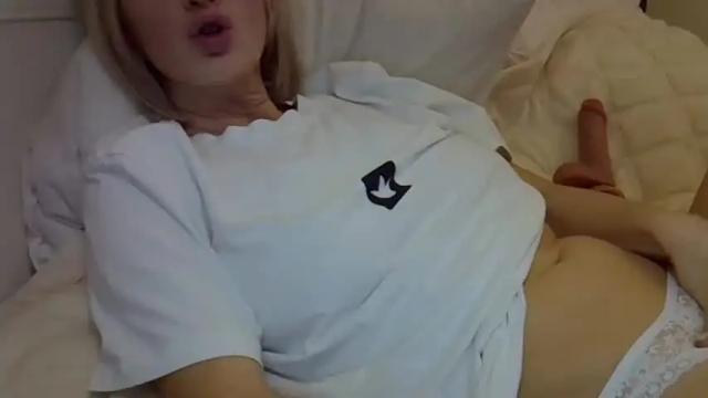 Image 10 of helgayellow Stream on Chaturbate on 17 months ago
