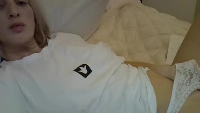 Image 8 of helgayellow Stream on Chaturbate on 17 months ago