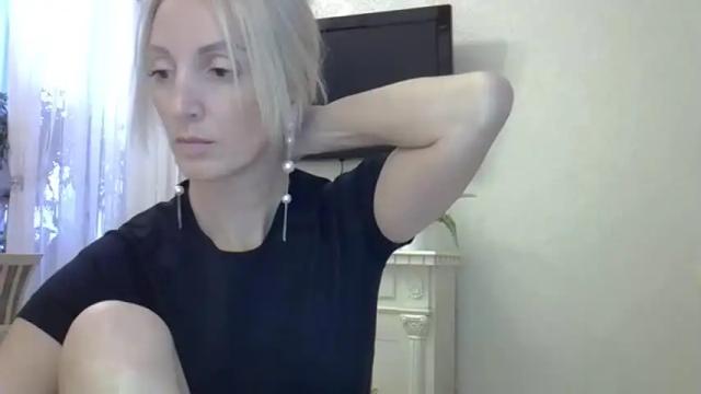 Image 3 of helgayellow Stream on Chaturbate on 17 months ago
