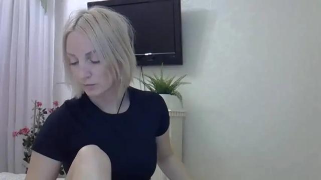 Image 2 of helgayellow Stream on Chaturbate on 17 months ago