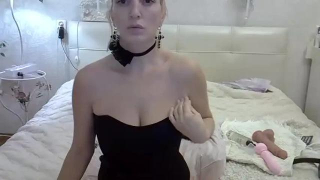 Image 2 of helgayellow Stream on Chaturbate on 17 months ago