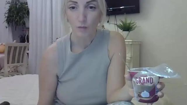 Image 12 of helgayellow Stream on Chaturbate on 16 months ago
