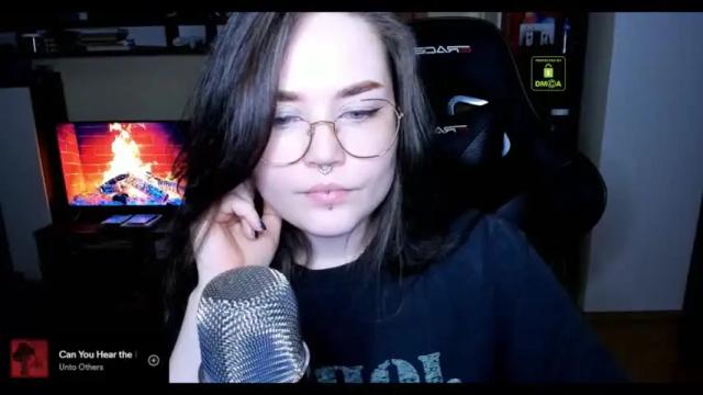 Image 7 of hell_hotline Stream on Chaturbate on 13 months ago
