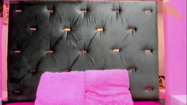 Image 6 of hellen__4master Stream on Chaturbate on 2 months ago