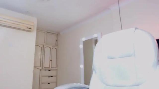 Image 2 of hellen_cristal Stream on Chaturbate on 16 months ago