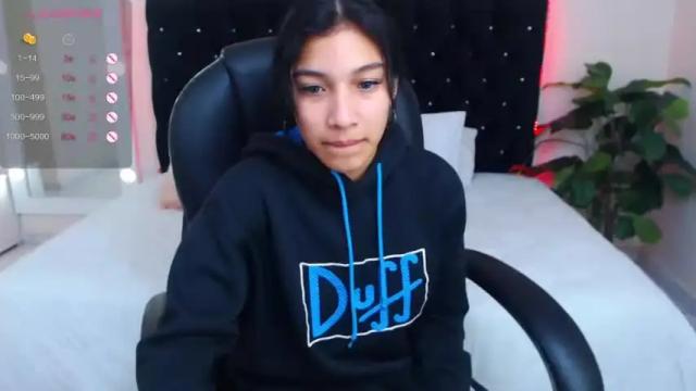 Image 6 of hellen_cristal Stream on Chaturbate on 16 months ago