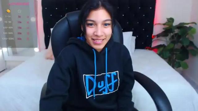 Image 7 of hellen_cristal Stream on Chaturbate on 16 months ago