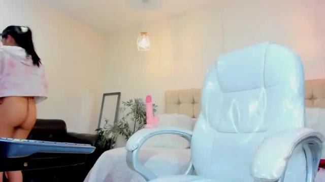 Image 3 of hellen_cristal Stream on Chaturbate on 16 months ago