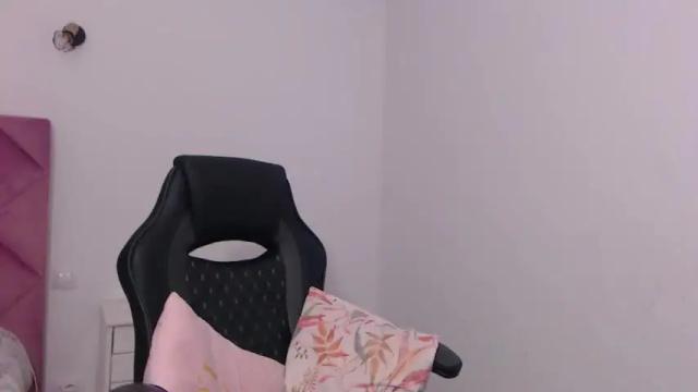 Image 3 of hellen_joy Stream on Chaturbate on 15 months ago