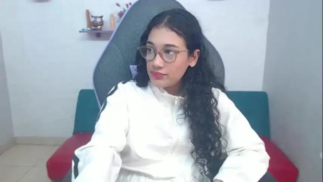 Image 3 of hellen_queensex Stream on Chaturbate on 5 months ago