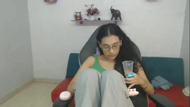 Image 11 of hellen_queensex Stream on Chaturbate on 5 months ago