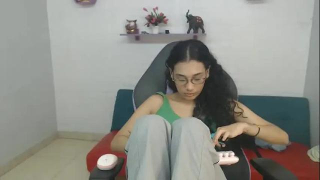 Image 12 of hellen_queensex Stream on Chaturbate on 5 months ago