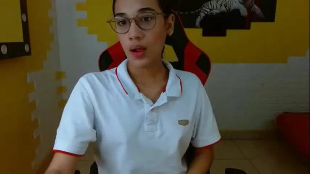 Image 3 of hellen_queensex Stream on Chaturbate on 5 months ago