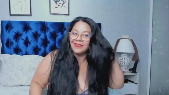 Image 3 of hellen_sweet69 Stream on Chaturbate on 16 months ago