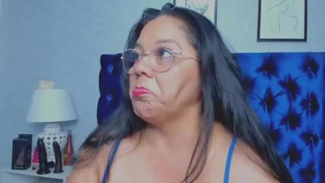 Image 3 of hellen_sweet69 Stream on Chaturbate on 15 months ago