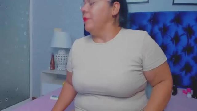 Image 11 of hellen_sweet69 Stream on Chaturbate on 15 months ago
