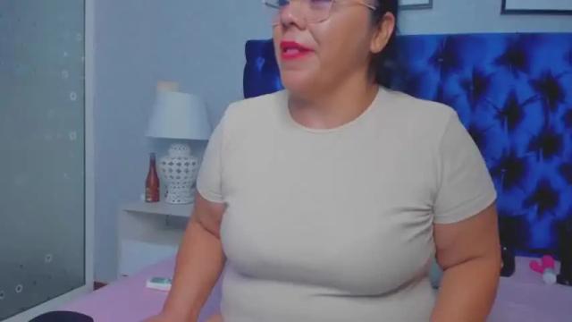 Image 7 of hellen_sweet69 Stream on Chaturbate on 15 months ago