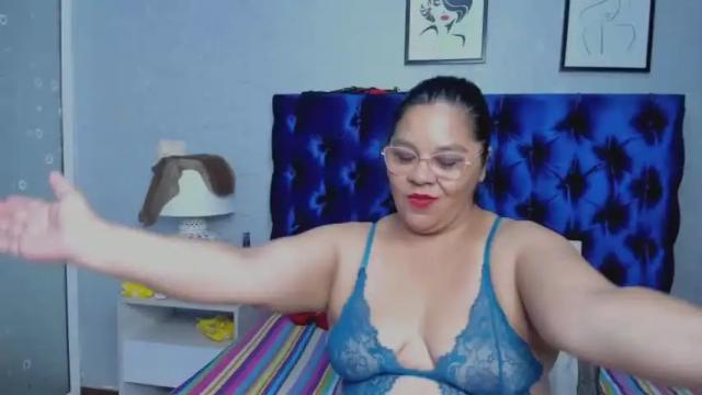 Image 4 of hellen_sweet69 Stream on Chaturbate on 14 months ago