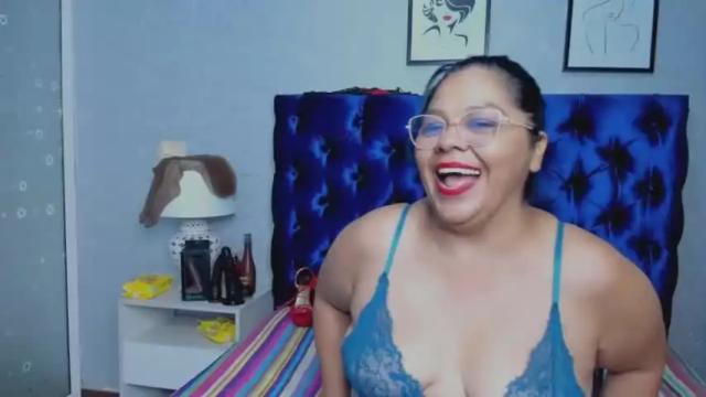 Image 6 of hellen_sweet69 Stream on Chaturbate on 14 months ago