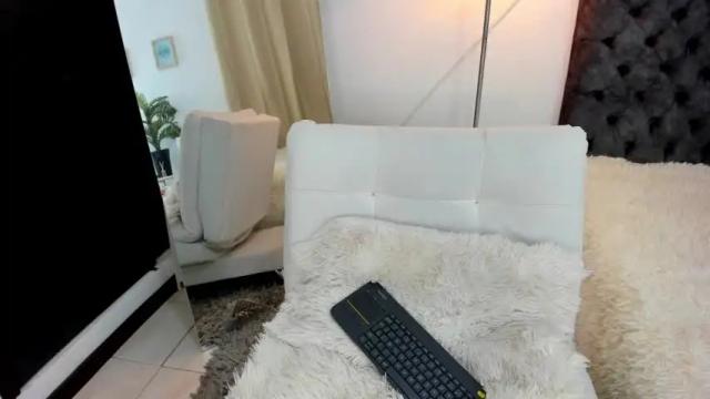 Image 12 of hellenolimpo Stream on Chaturbate on 18 months ago