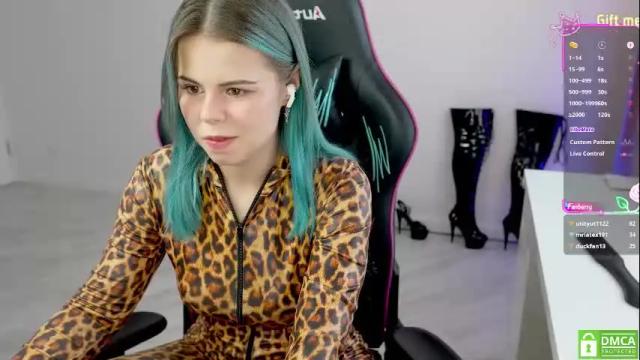 Image 8 of hellokittyalice Stream on Chaturbate on 1 month ago