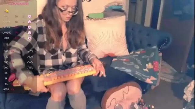 Image 11 of hellomisskitty420 Stream on Chaturbate on 17 months ago